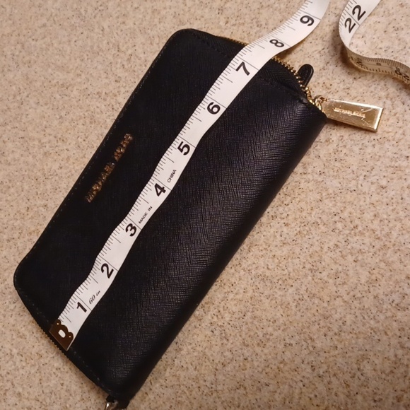 🐾Black Saffiano Leather Wristlet - Picture 6 of 8